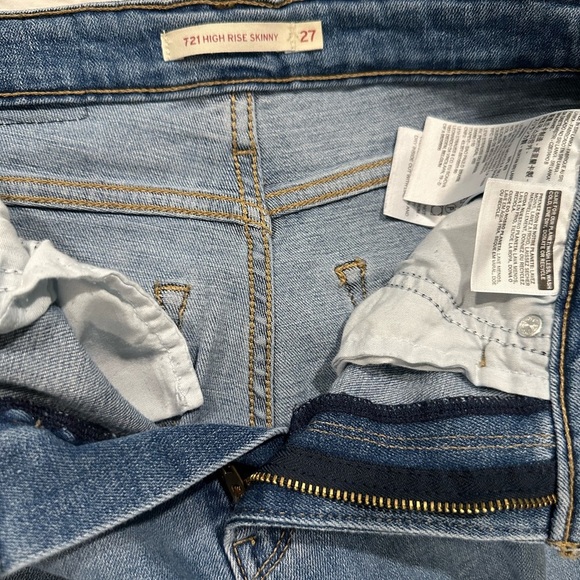 Levi’s 721 High Rise Skinny Jeans - Picture 3 of 4
